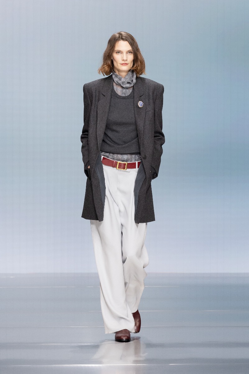 Giorgio Armani FW26: renueva el lujo con colores sobrios