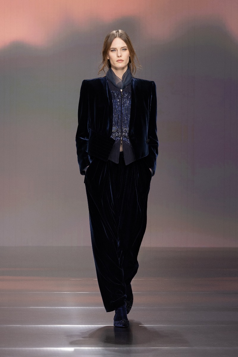 Giorgio Armani FW26: renueva el lujo con colores sobrios