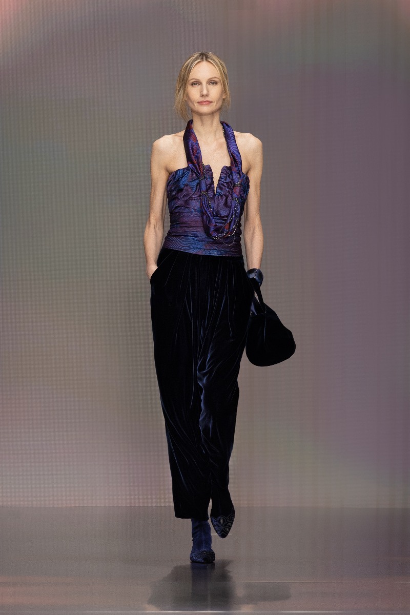 Giorgio Armani FW26: renueva el lujo con colores sobrios