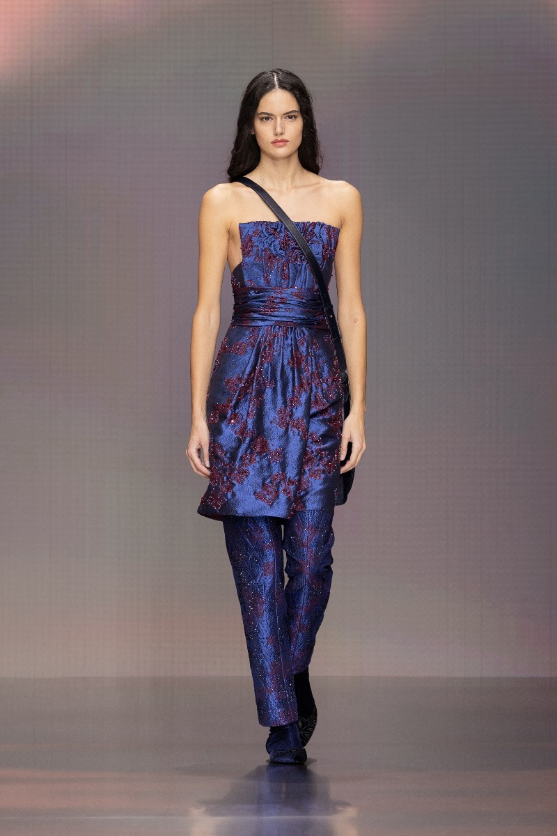 Giorgio Armani FW26: renueva el lujo con colores sobrios