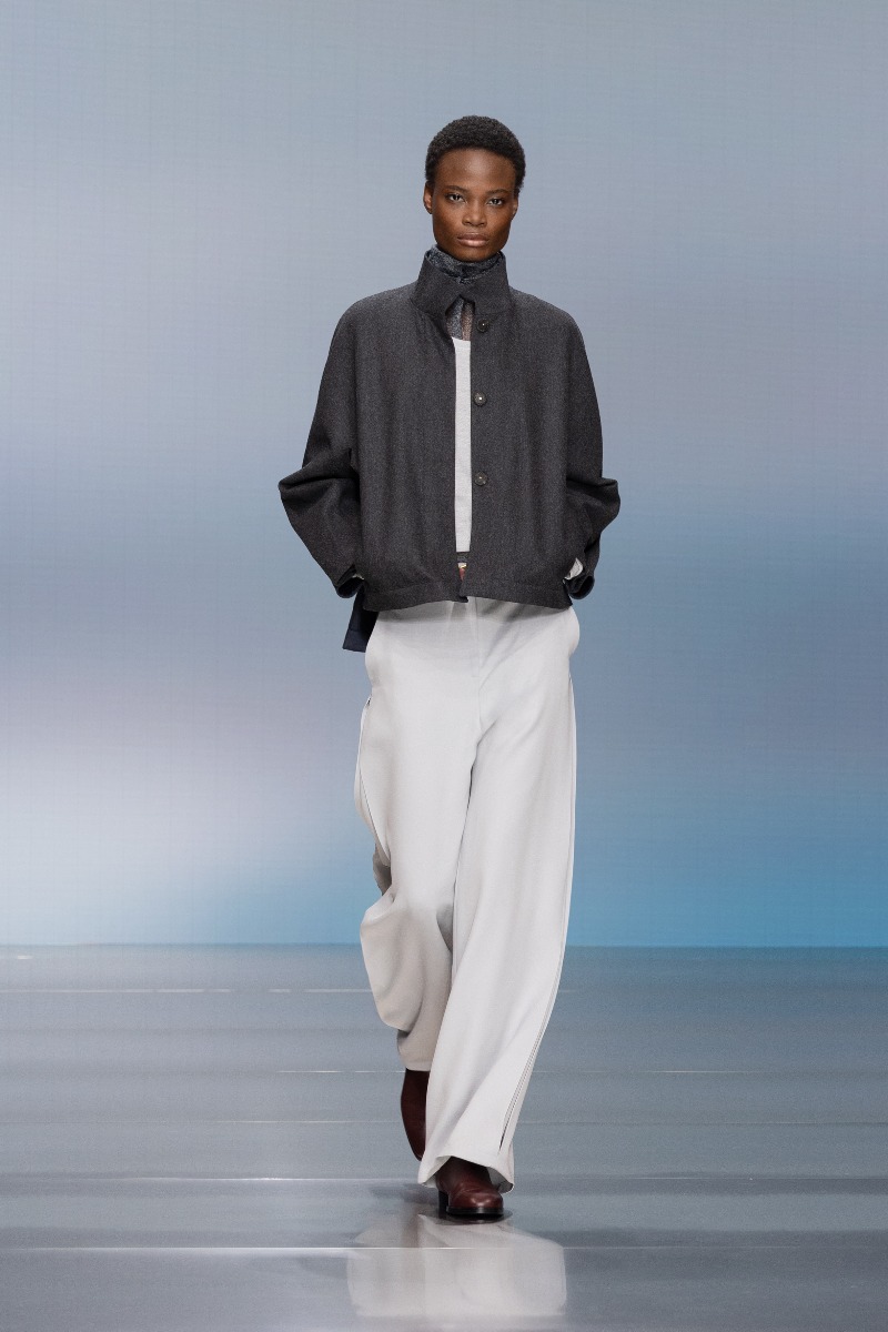 Giorgio Armani FW26: renueva el lujo con colores sobrios