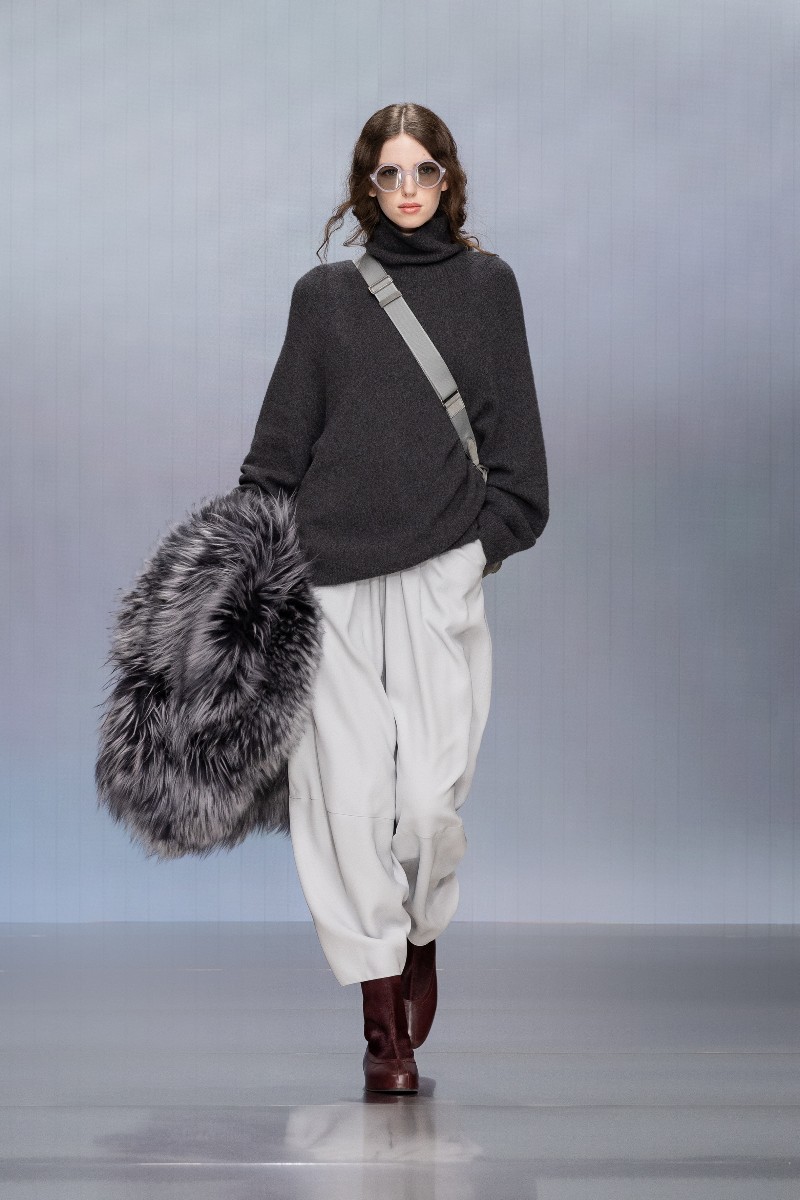 Giorgio Armani FW26: renueva el lujo con colores sobrios