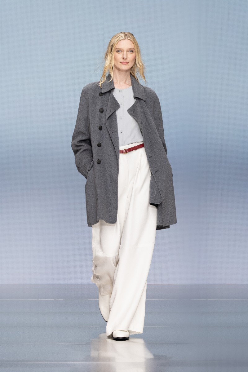 Giorgio Armani FW26: renueva el lujo con colores sobrios