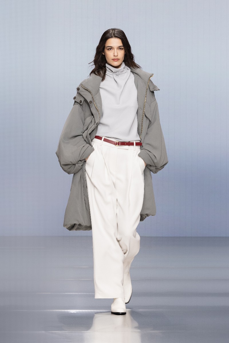 Giorgio Armani FW26: renueva el lujo con colores sobrios