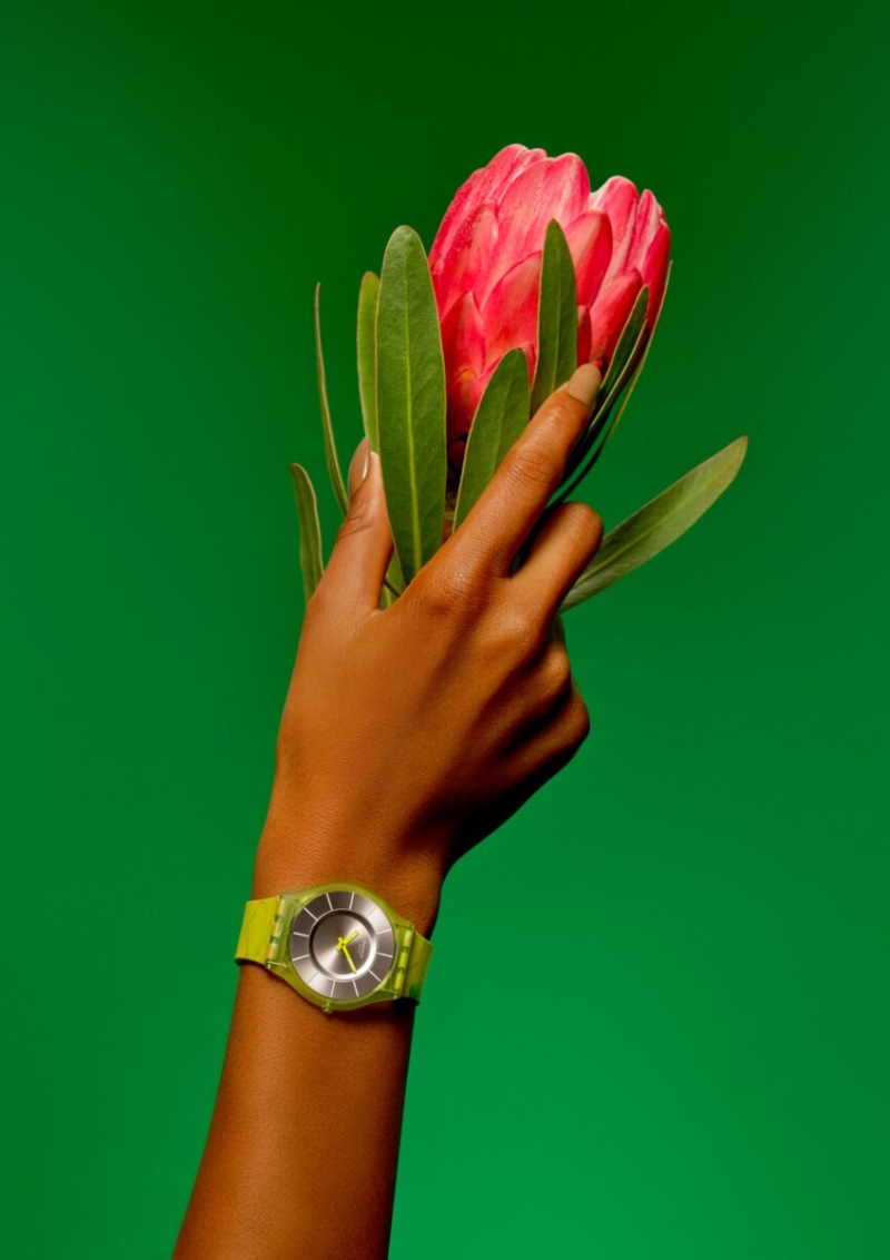 Swatch profesa minimalismo tropical con sus nuevos relojes