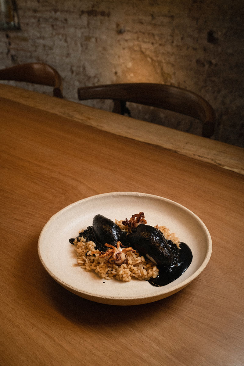 Taula Puntual: la mesa común del Born con un único menú