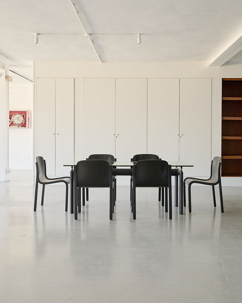 Umbo: espacio versátil con colección privada de mobiliario