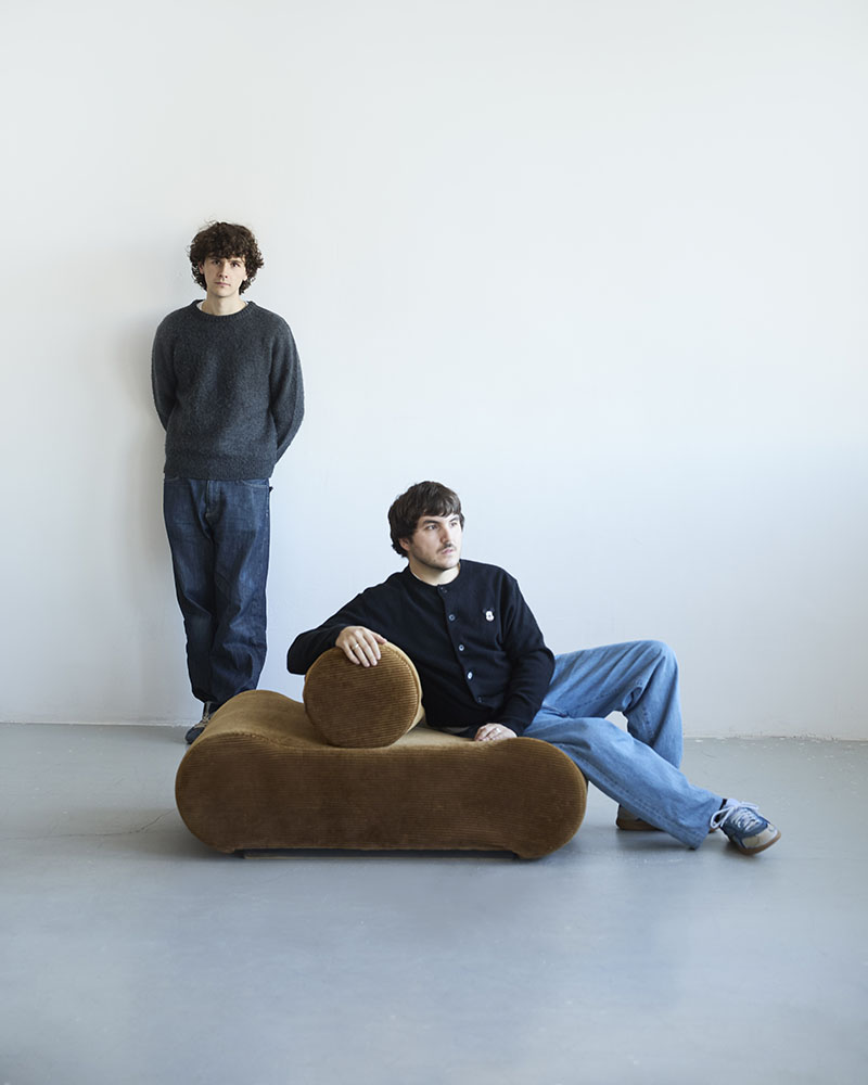 Umbo: espacio versátil con colección privada de mobiliario