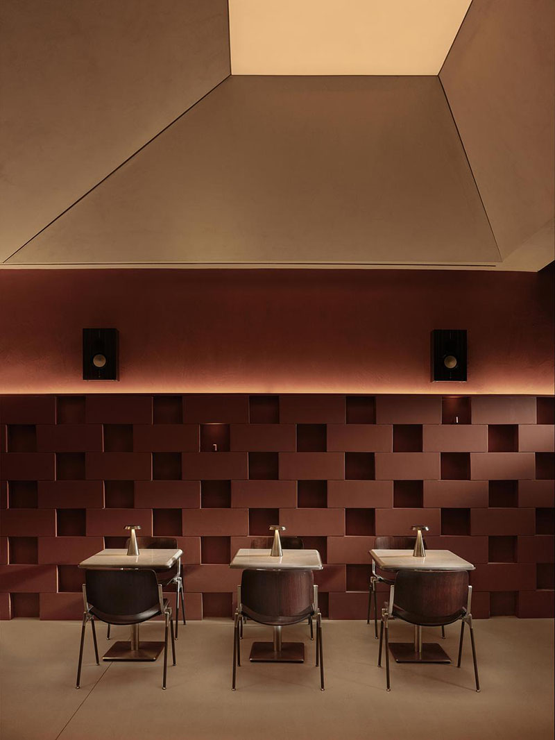 Ainen: Urbanjobs diseña un burger bar flexible en Estambul