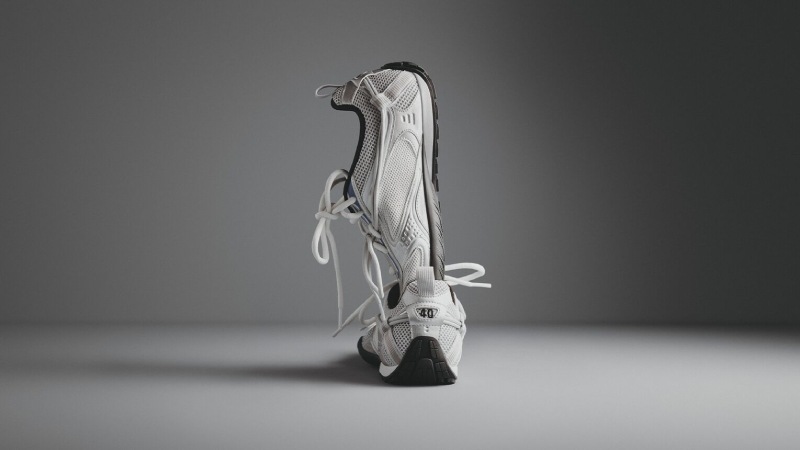 Piccioli debuta su primera sneaker de Balenciaga: las Radar