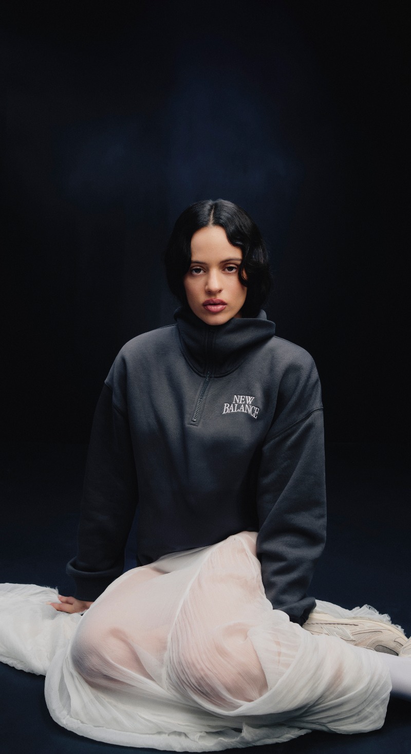 Rosalía se pone las New Balance 204L, de estilo discreto