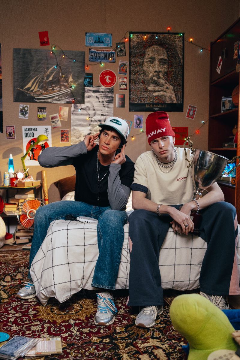 Coolway trae de vuelta 2003 con sneakers llenas de color