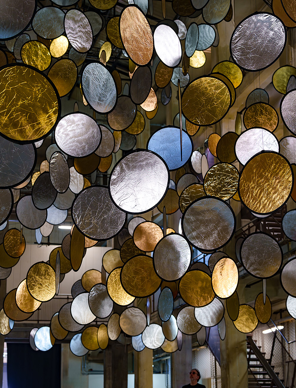 Halos de SpY transforma el espacio en luz y movimiento