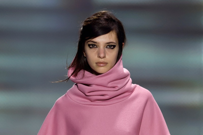 Moda de autor con narrativa visual en 080 Barcelona Fashion