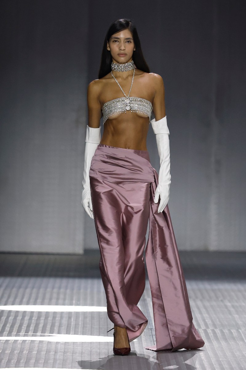 Moda de autor con narrativa visual en 080 Barcelona Fashion