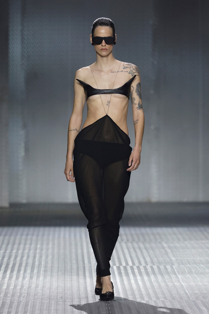 Eñaut en 080 Barcelona Fashion crea tensión visual sin ego