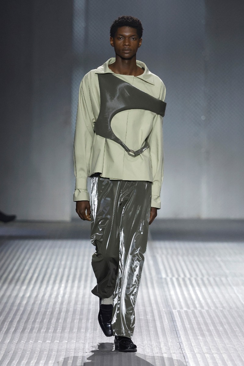 Eñaut en 080 Barcelona Fashion crea tensión visual sin ego