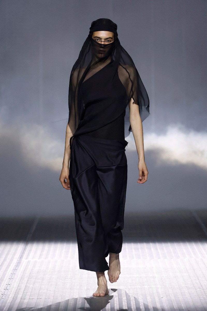 Moda de autor con narrativa visual en 080 Barcelona Fashion