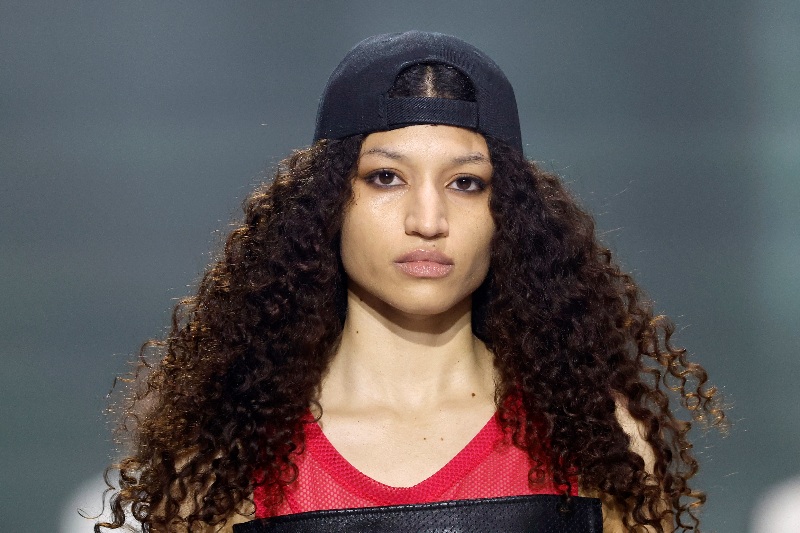 Moda de autor con narrativa visual en 080 Barcelona Fashion