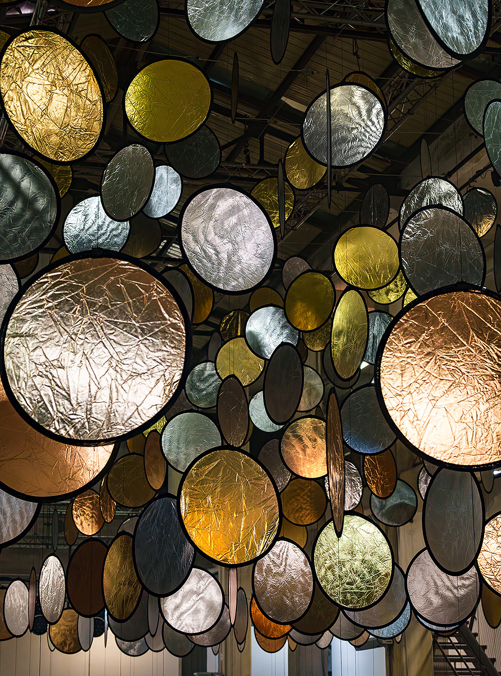 Halos de SpY transforma el espacio en luz y movimiento