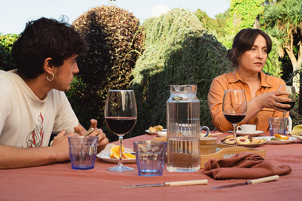 Charlamos con Anxos Fazáns sobre Las Líneas Discontinuas