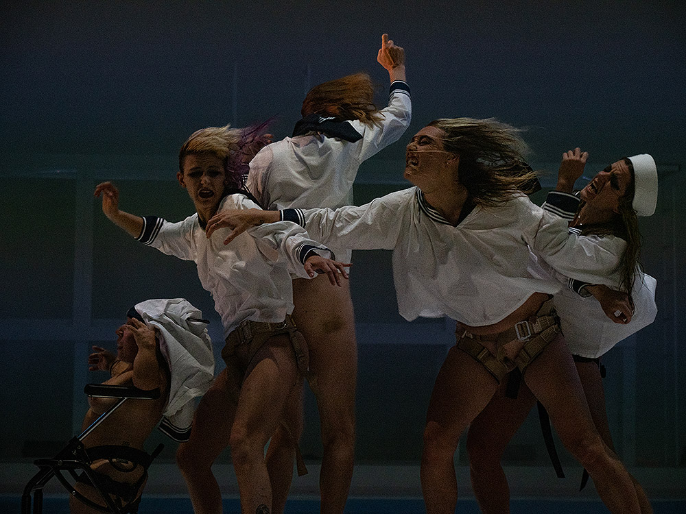 Florentina Holzinger: gravedad, cuerpo y danza extrema