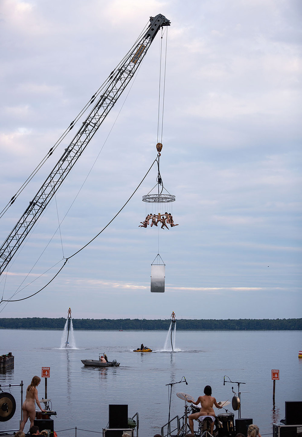 Florentina Holzinger: gravedad, cuerpo y danza extrema