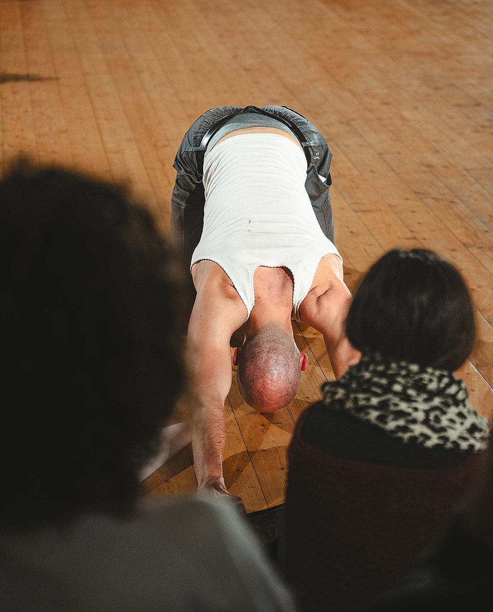 Force Song: fuerza, esperanza y cuerpos en tensión crítica