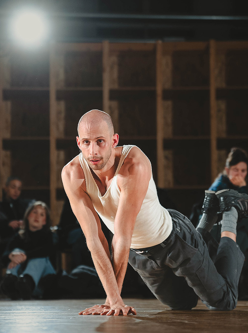 Force Song: fuerza, esperanza y cuerpos en tensión crítica