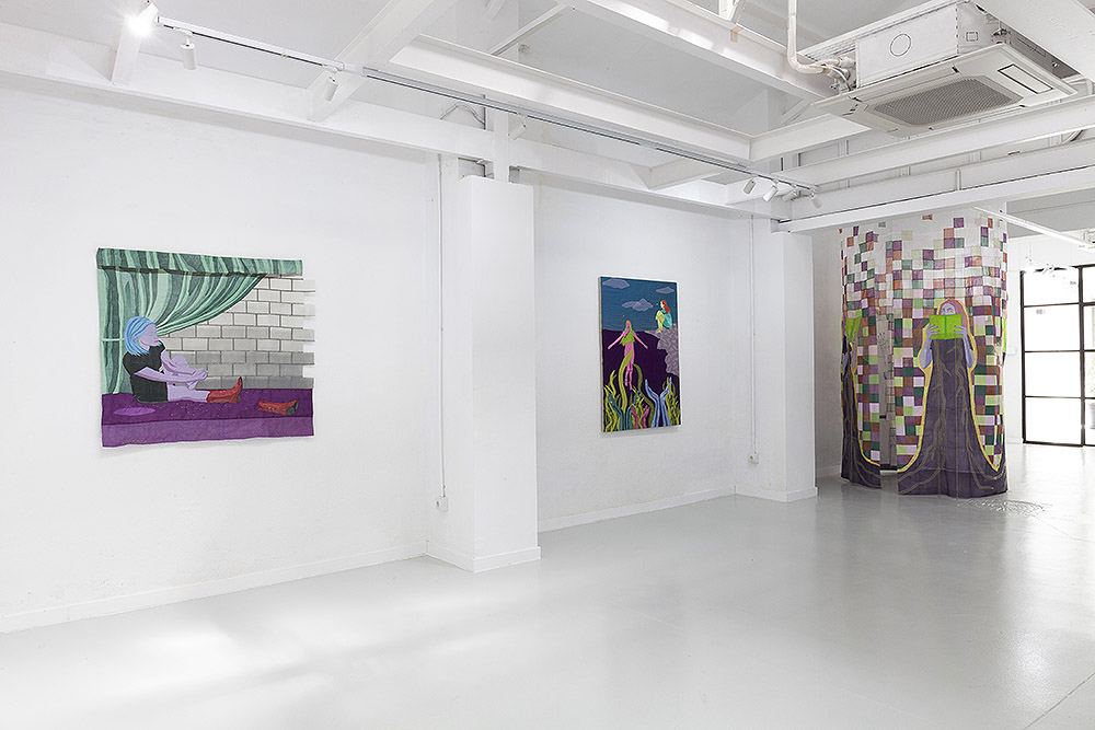 Lauren Januhowski: invocar, tejer y habitar lo invisible