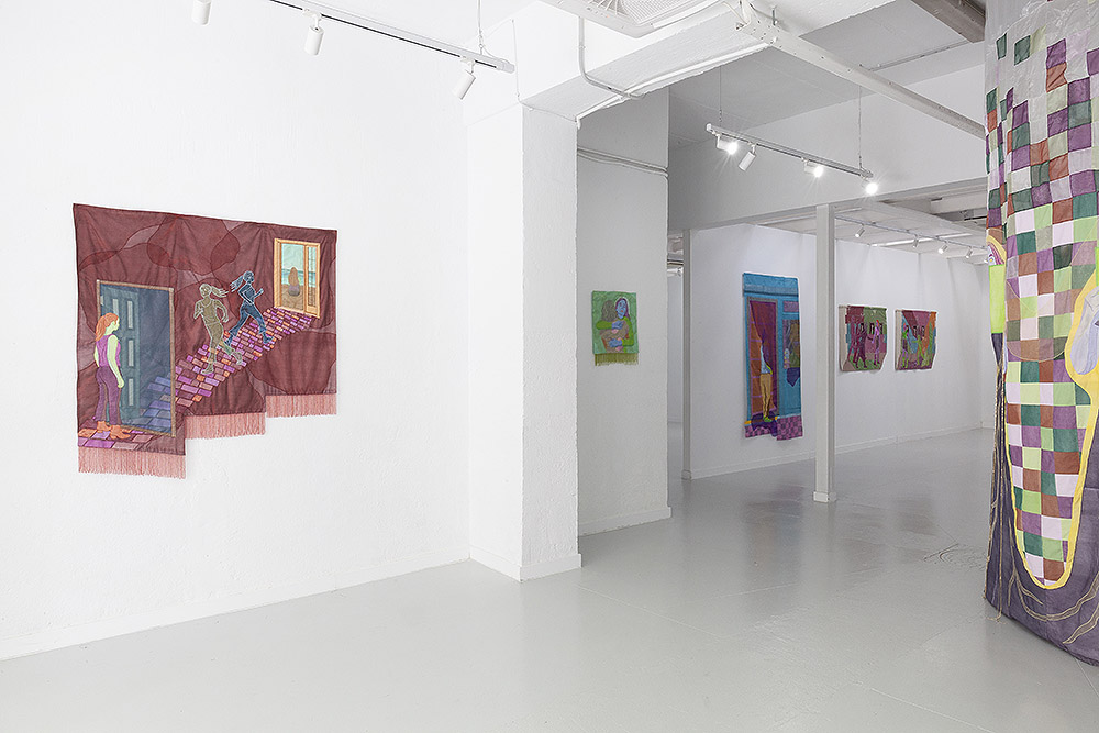 Lauren Januhowski: invocar, tejer y habitar lo invisible