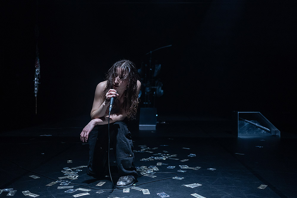 Near Misses: coreografía del límite y la transformación