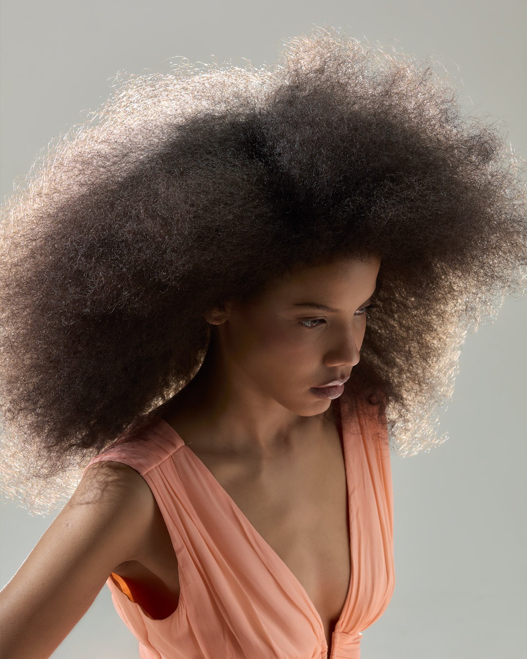 Post Modern: un editorial que fusiona moda y mobiliario