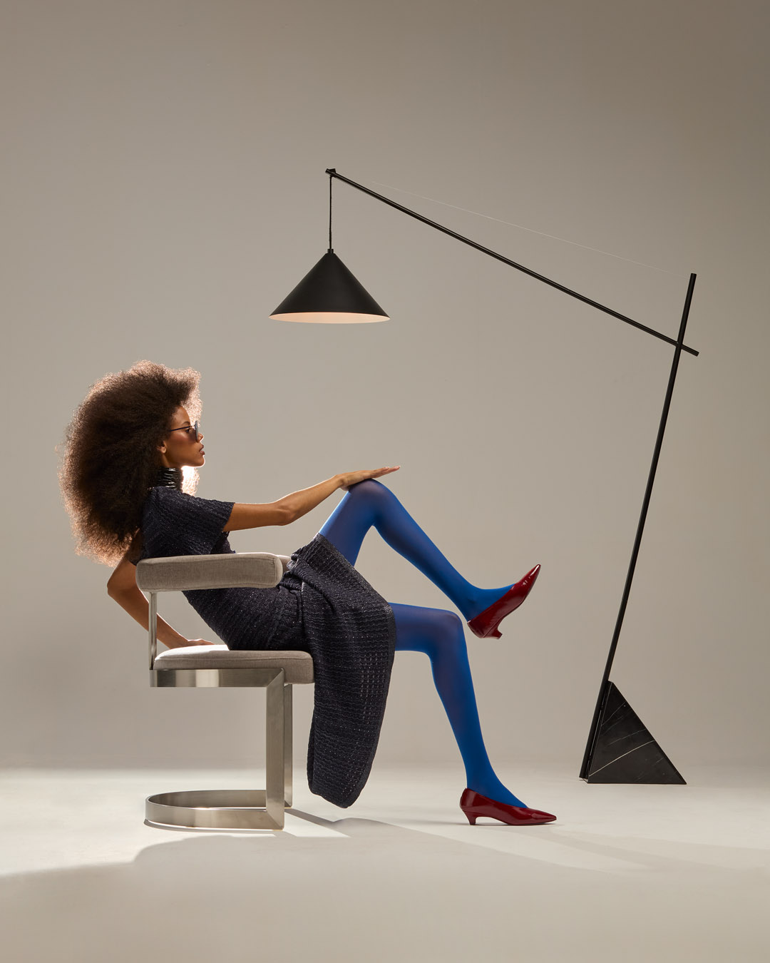 Post Modern: un editorial que fusiona moda y mobiliario