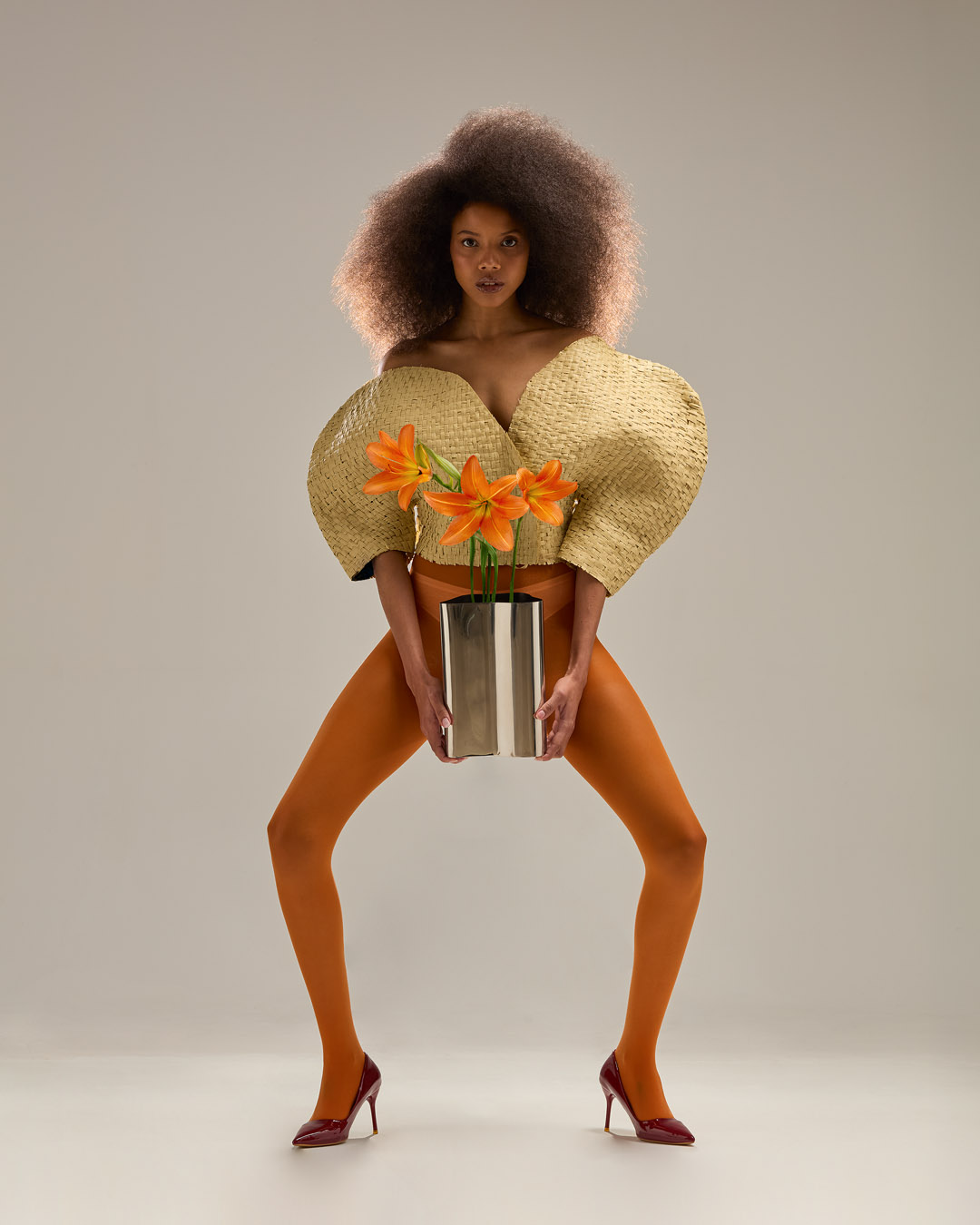 Post Modern: un editorial que fusiona moda y mobiliario