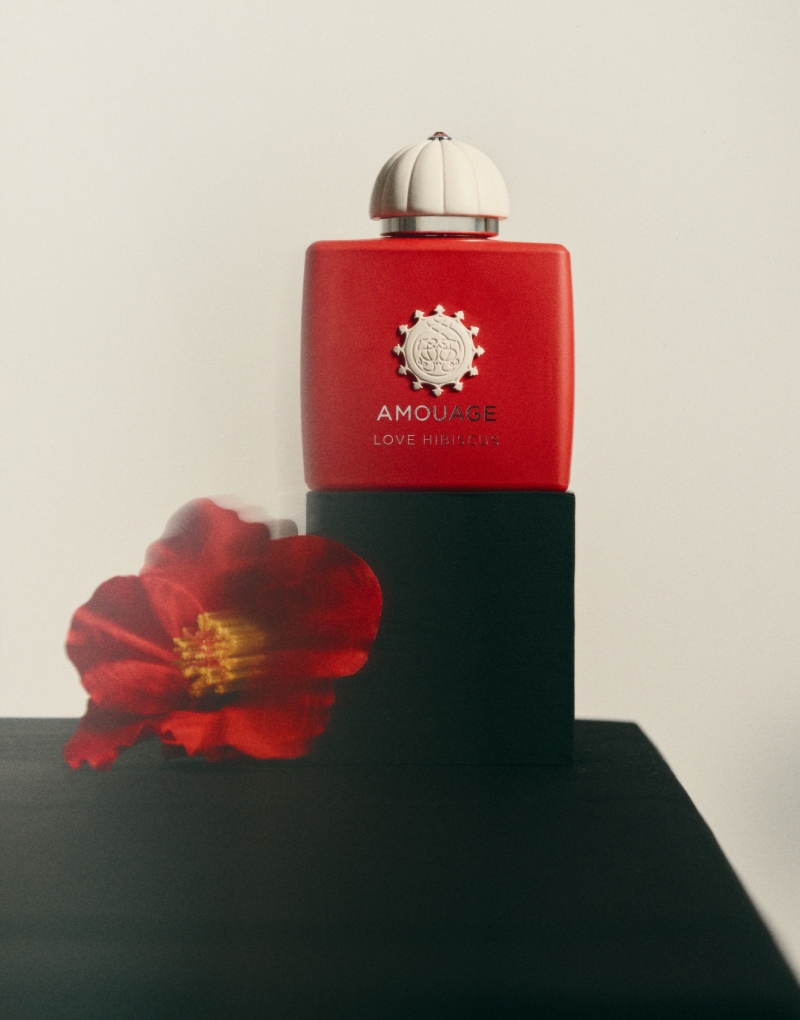 Amouage reescribe las reglas de lo floral con Love Hibiscus