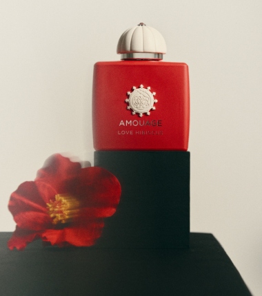 Amouage reescribe las reglas de lo floral con Love Hibiscus