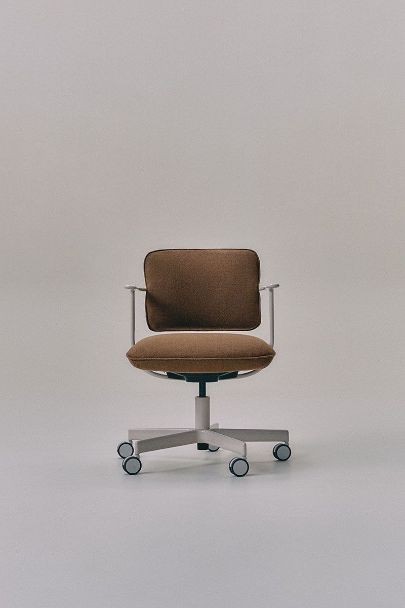 Barber & Osgerby crean la silla de oficina U-Type de Kettal