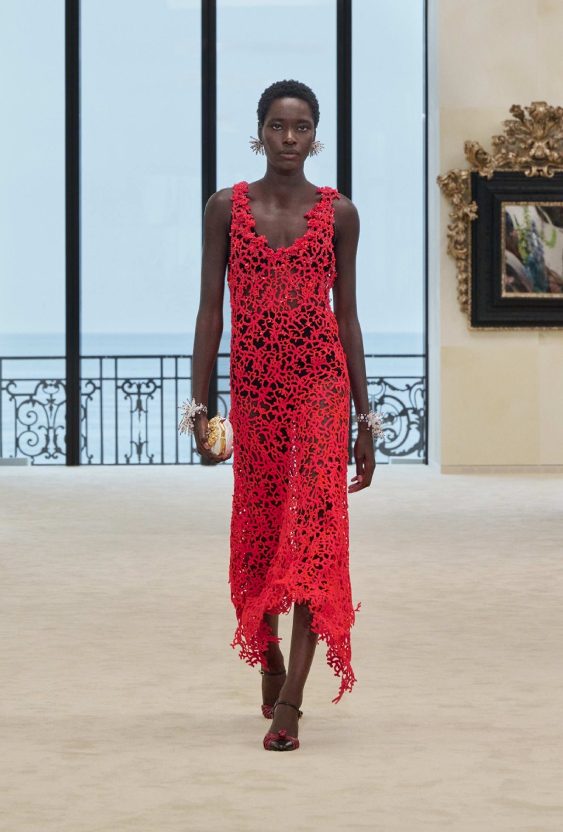 Chanel mezcla funcionalidad y elegancia costera para Cruise