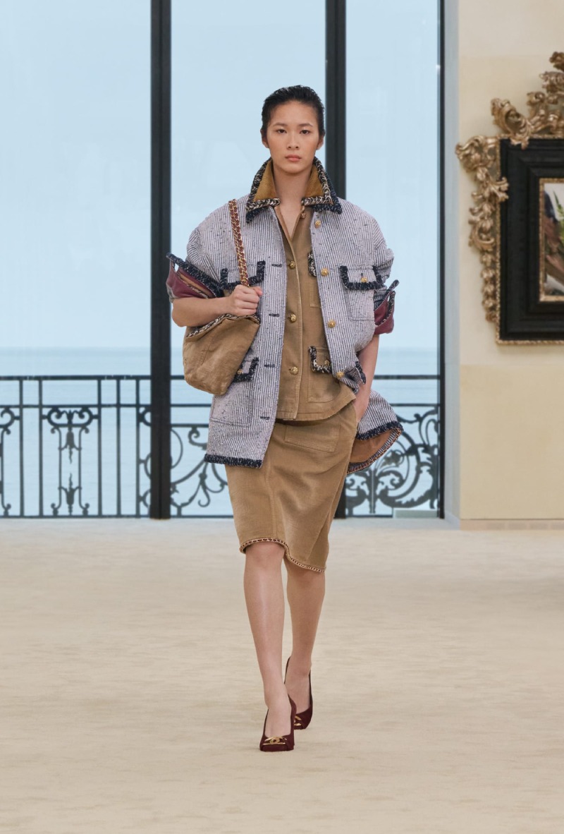 Chanel mezcla funcionalidad y elegancia costera para Cruise
