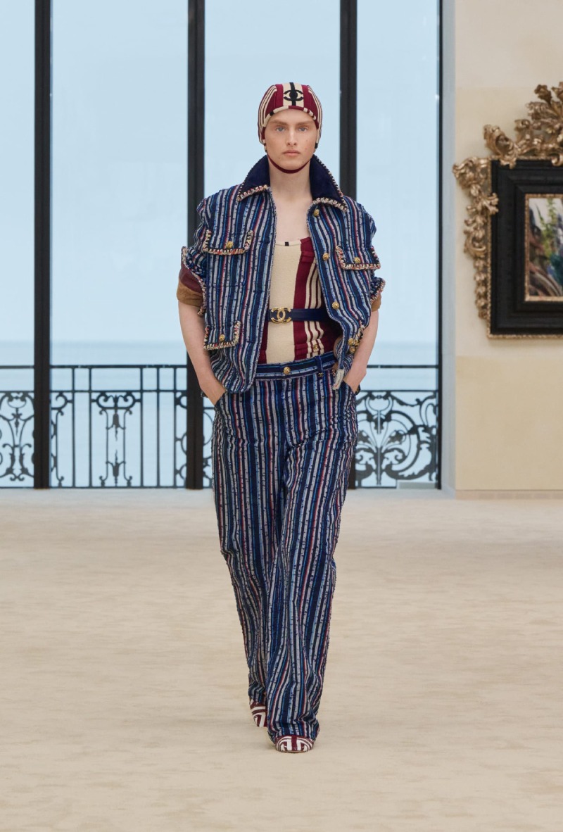 Chanel mezcla funcionalidad y elegancia costera para Cruise