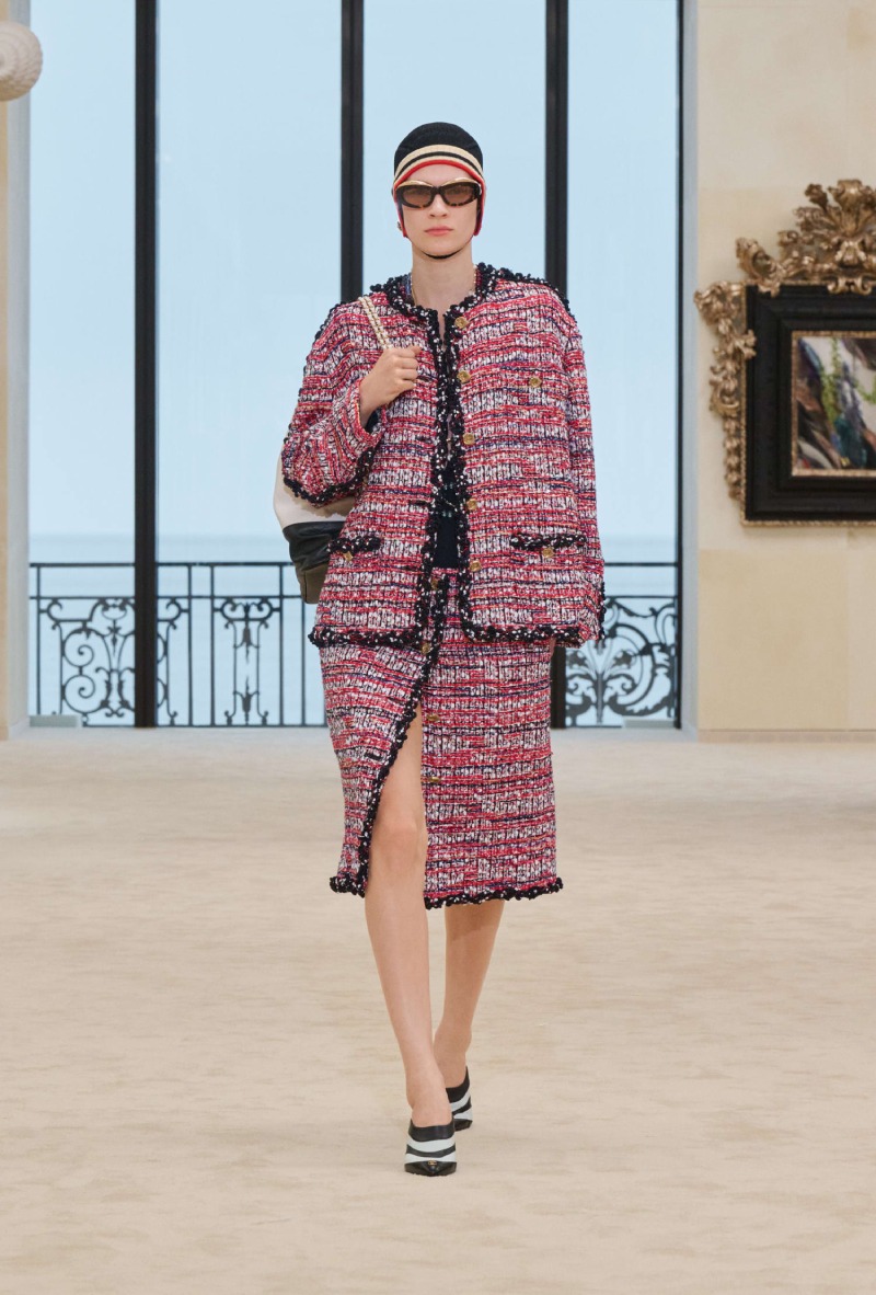 Chanel mezcla funcionalidad y elegancia costera para Cruise