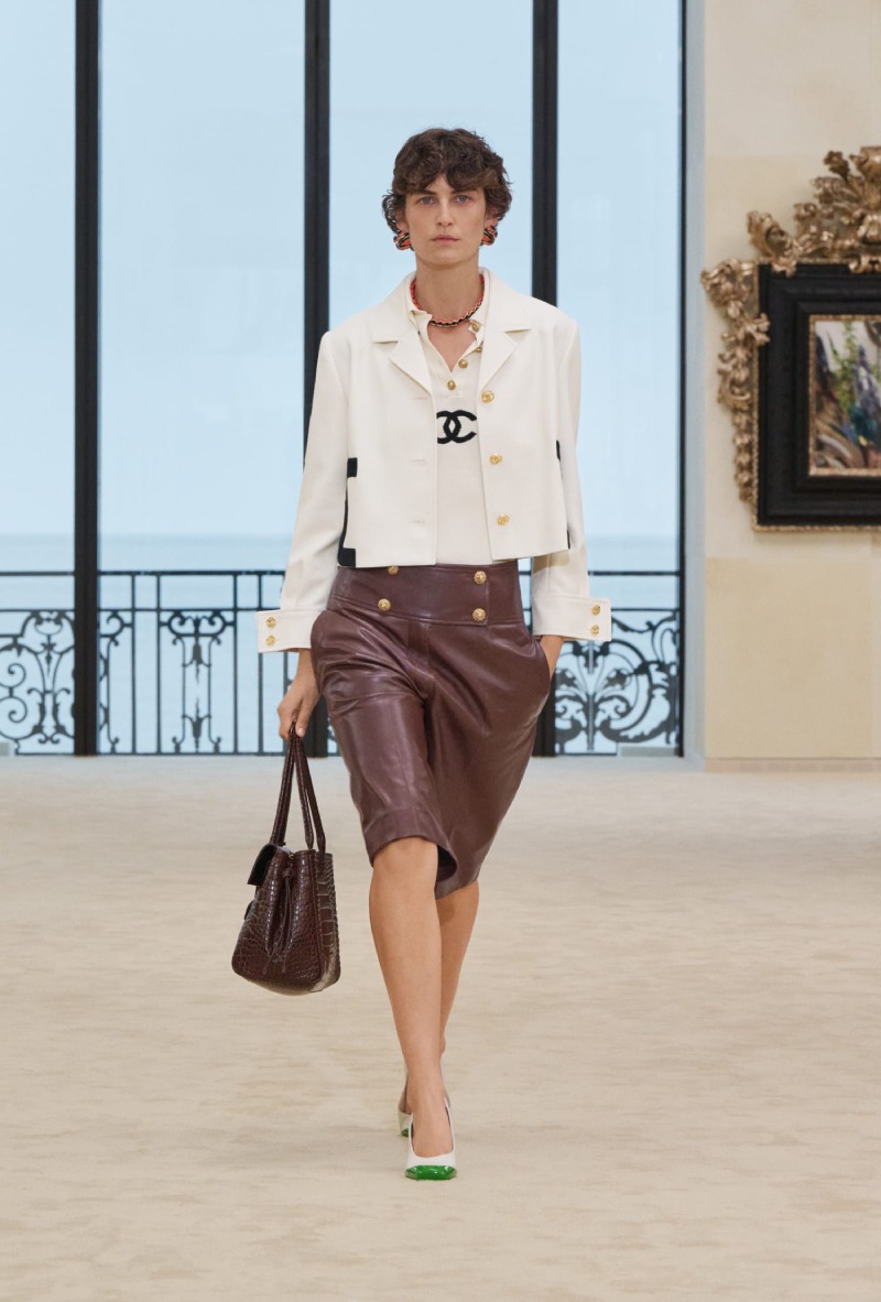 Chanel mezcla funcionalidad y elegancia costera para Cruise