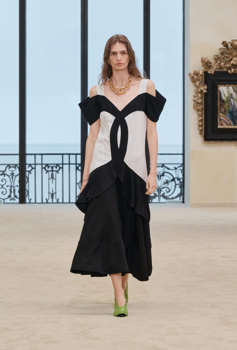 Chanel mezcla funcionalidad y elegancia costera para Cruise