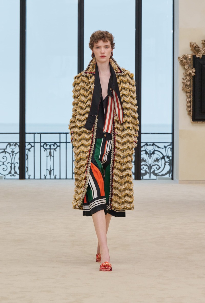 Chanel mezcla funcionalidad y elegancia costera para Cruise