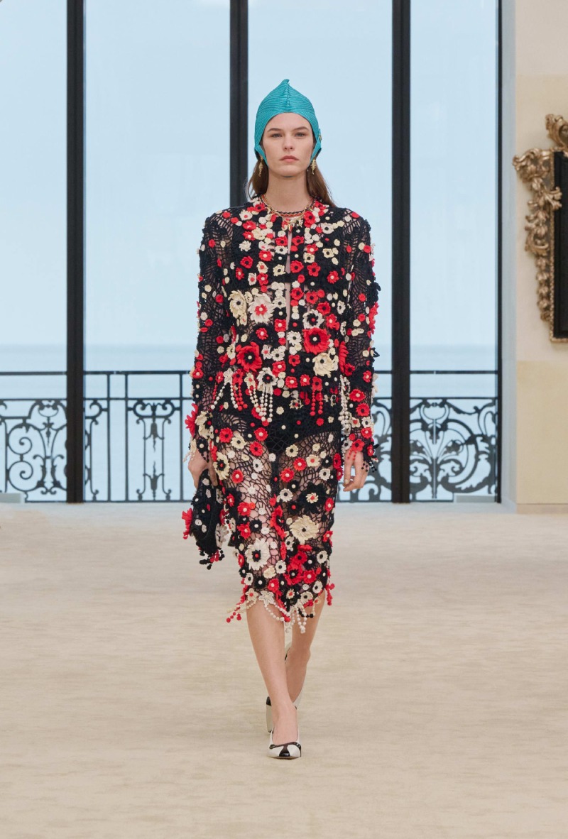 Chanel mezcla funcionalidad y elegancia costera para Cruise
