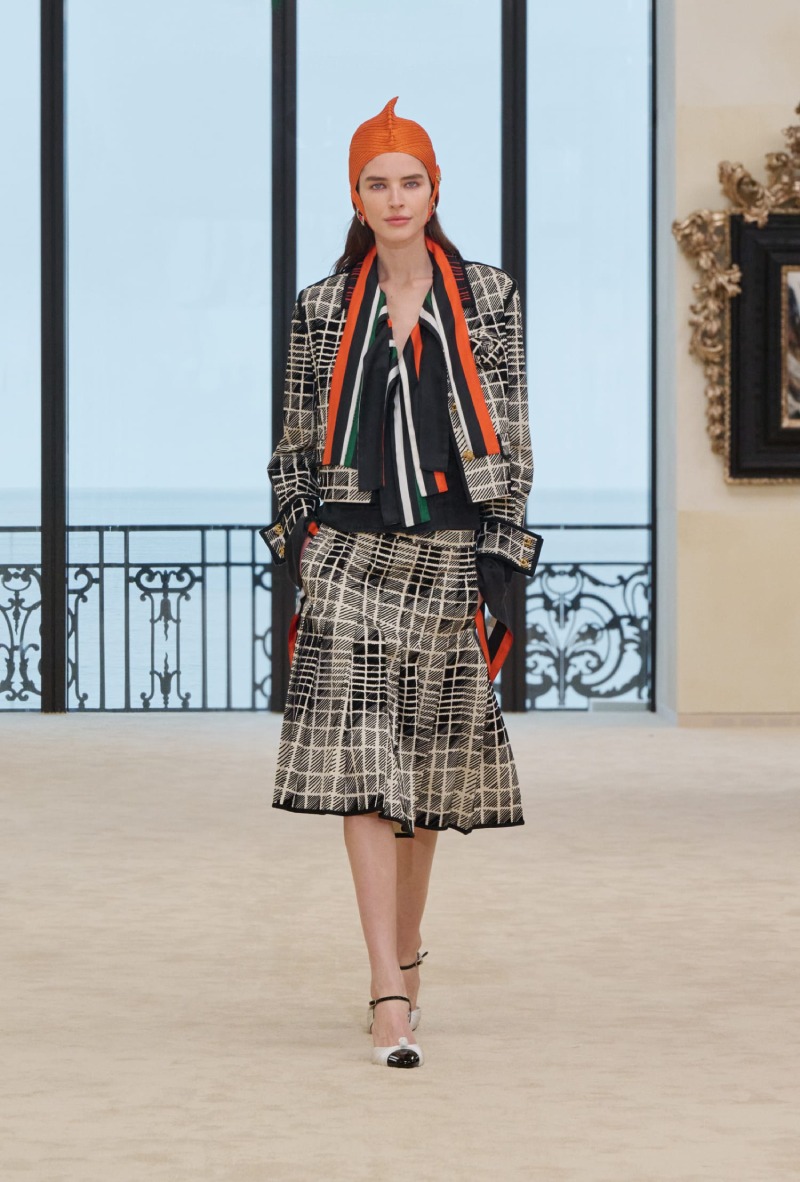 Chanel mezcla funcionalidad y elegancia costera para Cruise
