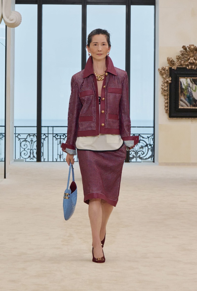 Chanel mezcla funcionalidad y elegancia costera para Cruise