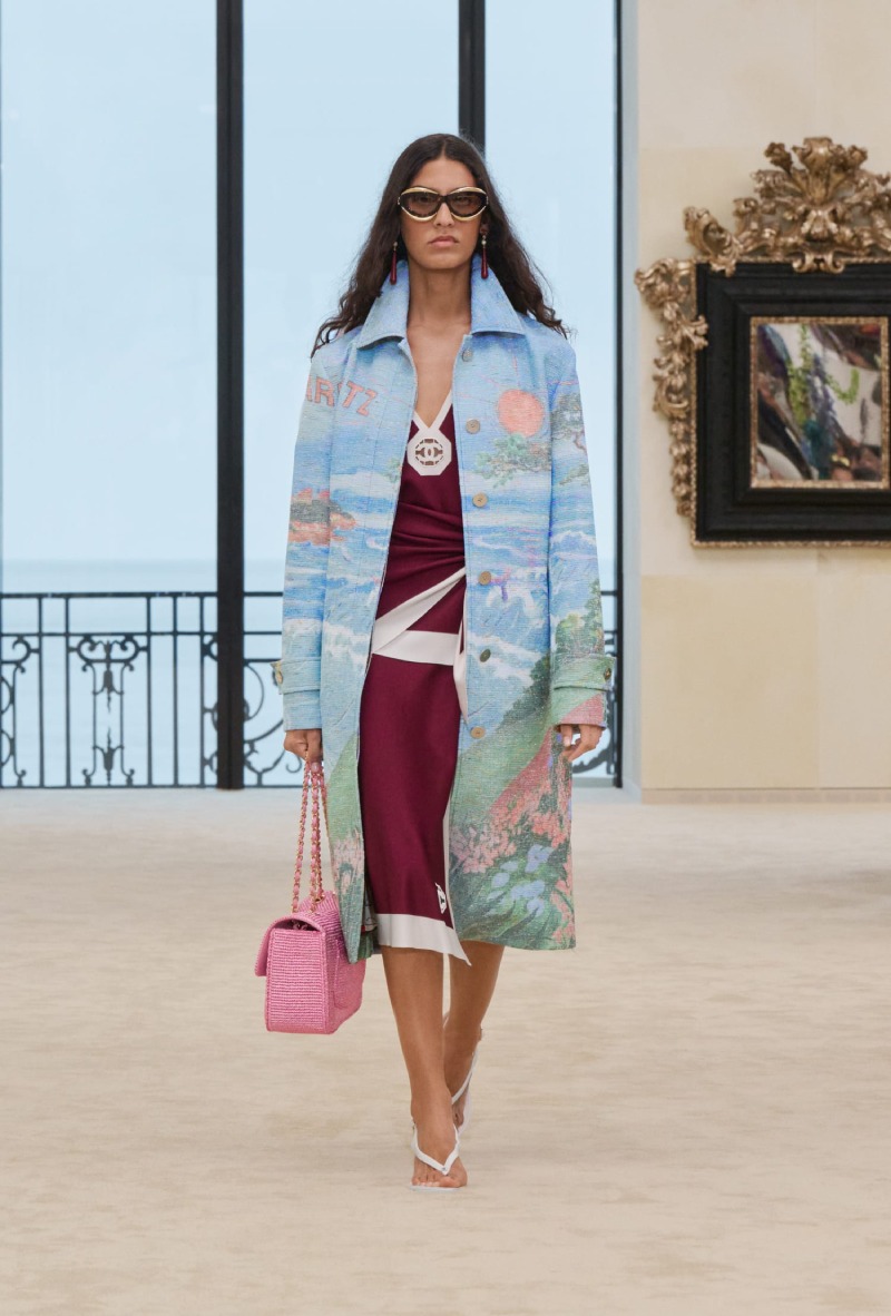 Chanel mezcla funcionalidad y elegancia costera para Cruise