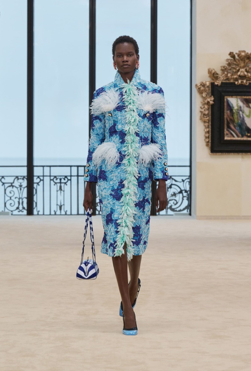 Chanel mezcla funcionalidad y elegancia costera para Cruise